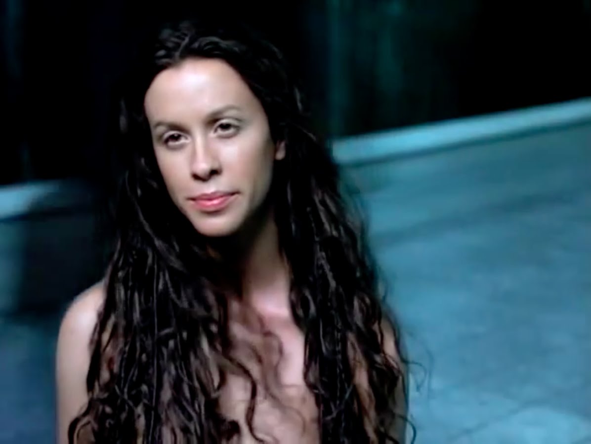 Alanis Morissette, risollevarsi dalla violenza sessuale e dalla dipendenza d'amore