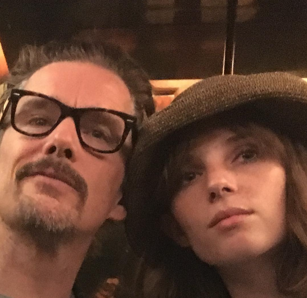 Maya Hawke, orgoglio di mamma Uma Thurman e papà Ethan Hakwe