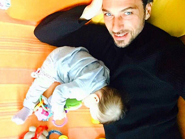 "Sono stato male": il ritorno di Costantino Vitagliano, sex symbol anni Duemila
