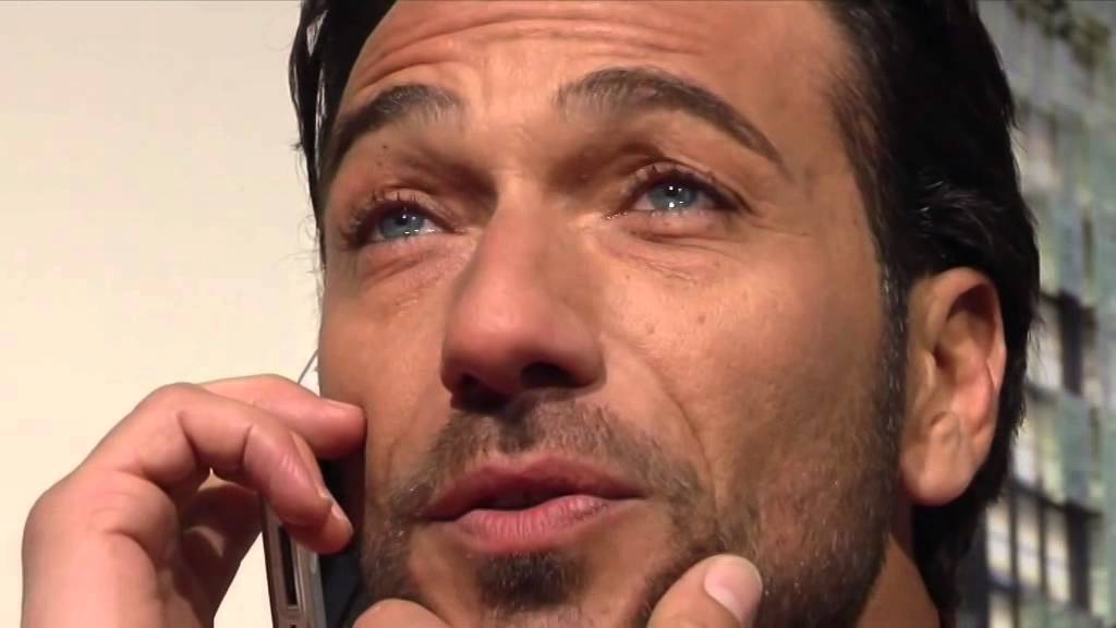 "Sono stato male": il ritorno di Costantino Vitagliano, sex symbol anni Duemila