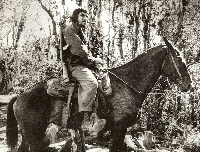 "Sapevi chi ero. Amami, ma capiscimi": la solitudine delle donne di Che Guevara