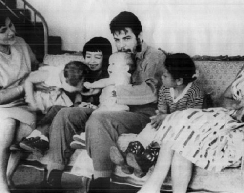 "Sapevi chi ero. Amami, ma capiscimi": la solitudine delle donne di Che Guevara