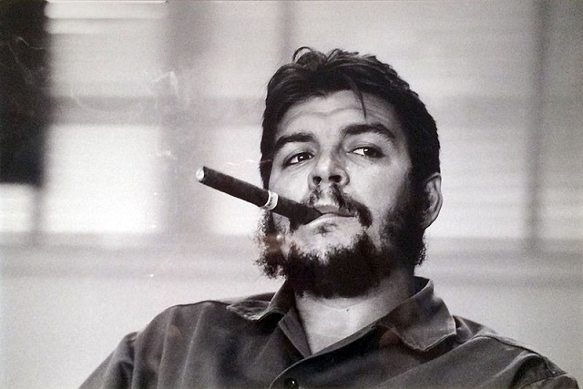 "Sapevi chi ero. Amami, ma capiscimi": la solitudine delle donne di Che Guevara