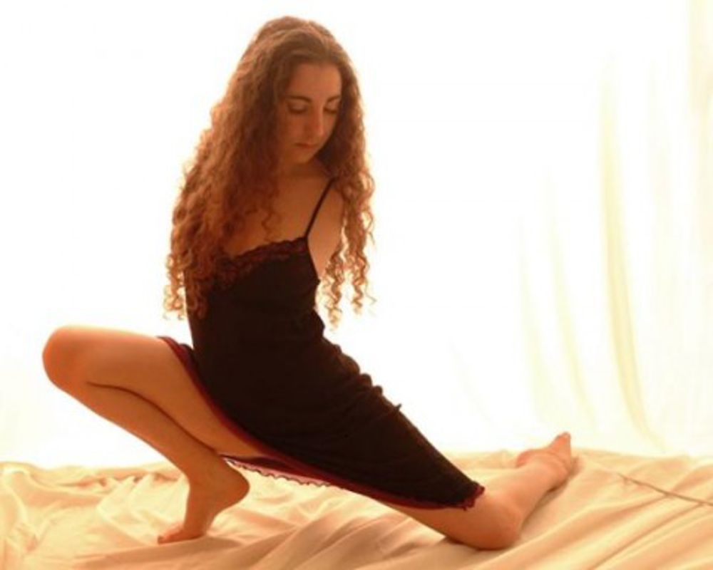 Simona Atzori: “Si può essere felici, danzare e dipingere senza le braccia”
