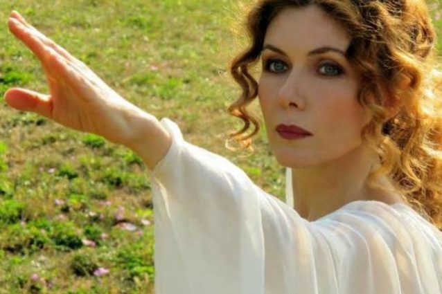 “Chi è causa del suo mal…“: la folle frase di Eleonora Brigliadori a Nadia Toffa