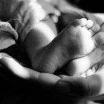 Quei neonati rubati e venduti facendo credere alle famiglie che fossero morti