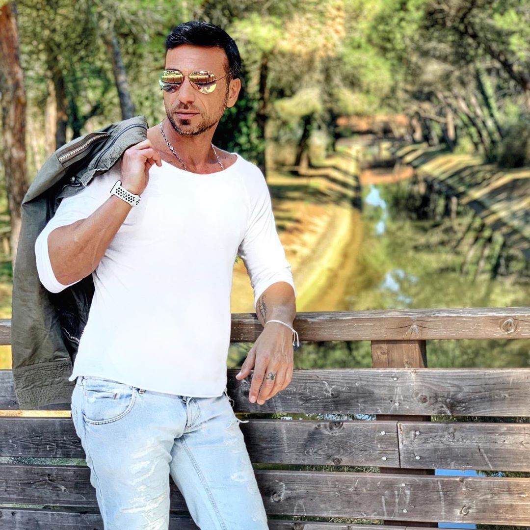 "Sono stato male": il ritorno di Costantino Vitagliano, sex symbol anni Duemila