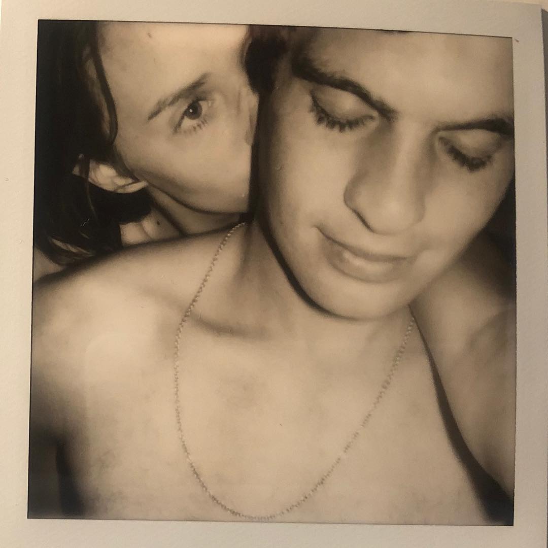Maya Hawke, orgoglio di mamma Uma Thurman e papà Ethan Hakwe