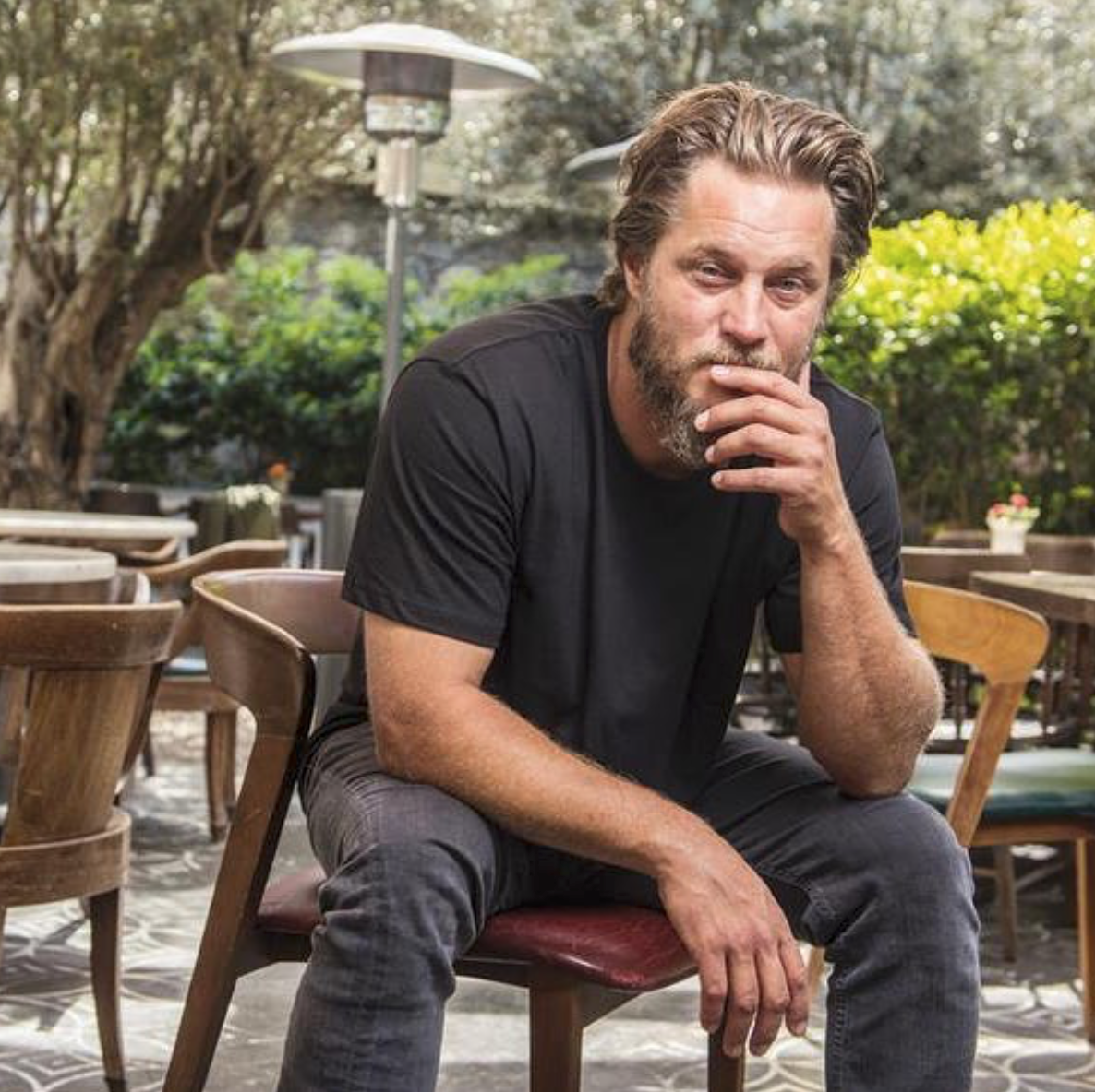 Travis Fimmel : 15 cose che non sai di un vichingo sexy e romantico