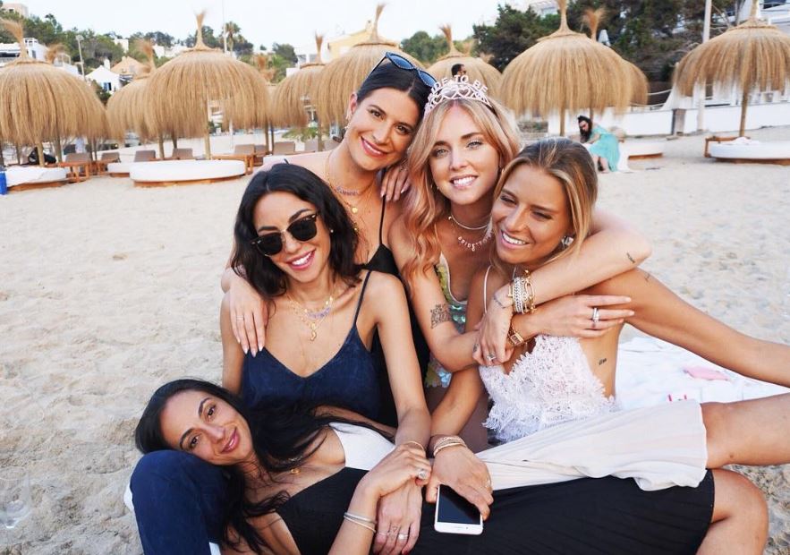 L'addio al nubilato di Chiara Ferragni, che non è più bionda ma... Pink