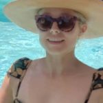 Perché Kristen Bell indossa i guanti in piscina: l'esilarate spiegazione del marito