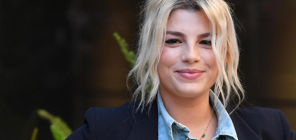 “Emma lesbica?“, la cantante risponde: “Ve la dico io la verità”