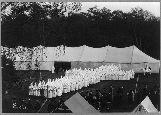Bambini linciati e impiccati e i 15 peggiori crimini del Ku Klux Klan