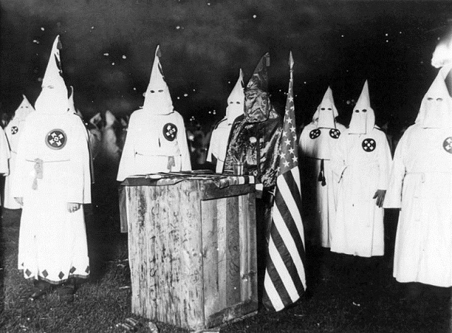 Bambini linciati e impiccati e i 15 peggiori crimini del Ku Klux Klan