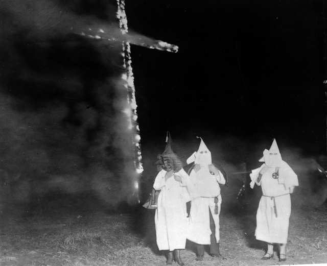 Bambini linciati e impiccati e i 15 peggiori crimini del Ku Klux Klan