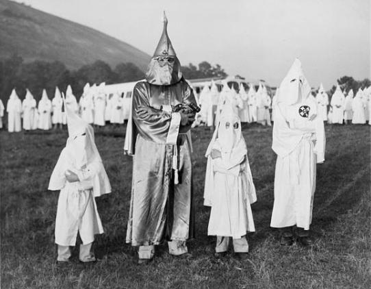 Bambini linciati e impiccati e i 15 peggiori crimini del Ku Klux Klan