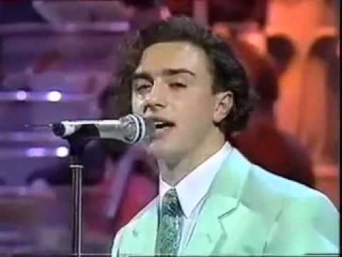 Alessandro Canino, il ragazzo che cantava "Brutta" è diventato grande