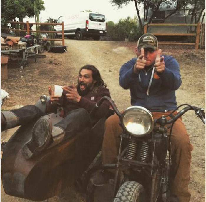 24 foto che dimostrano il lato ironico e dolcissimo di Jason Momoa