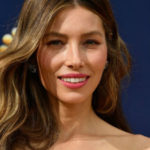 Scarlett Johansson rock, Jessica Biel romantica: i look delle star agli Emmy Awards 2018