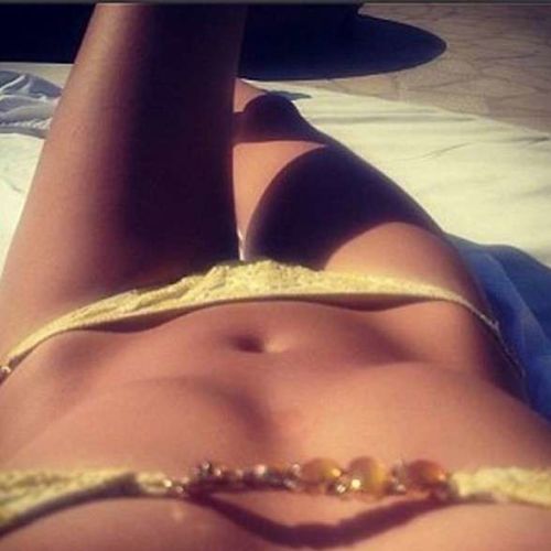 Bikini bridge, 15 foto di star e un dilemma: libertà o sessismo?