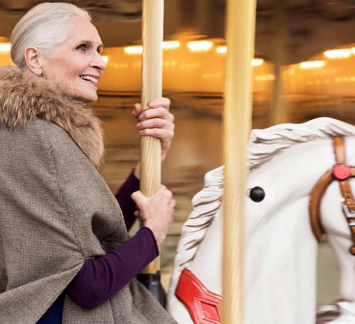La bellezza vertiginosa di Daphne Selfe, la top model più anziana del mondo