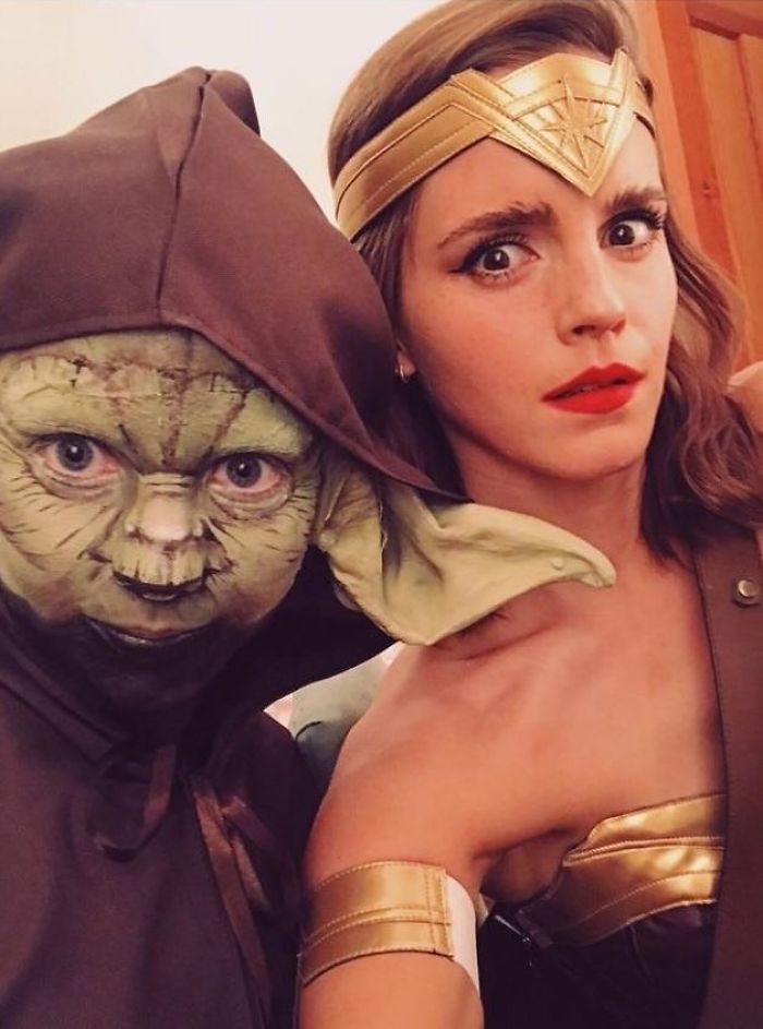 Sai riconoscere la star sotto la foto? I costumi di Halloween dei vip