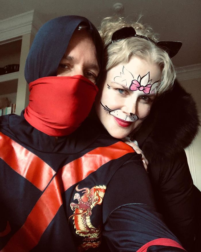 Sai riconoscere la star sotto la foto? I costumi di Halloween dei vip