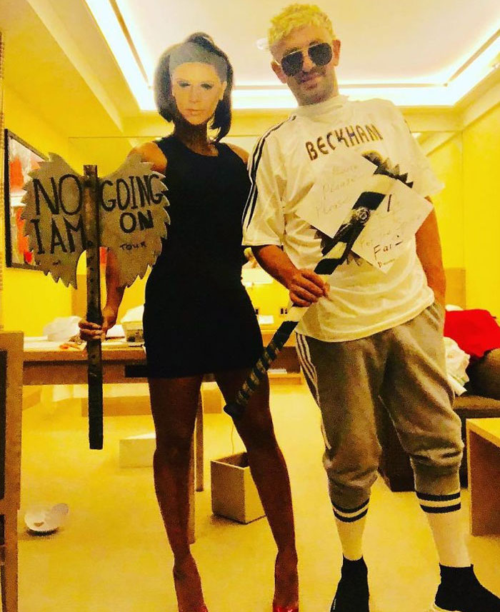 Sai riconoscere la star sotto la foto? I costumi di Halloween dei vip