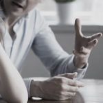 La violenza economica di cui non si parla e impedisce alle donne di ricominciare