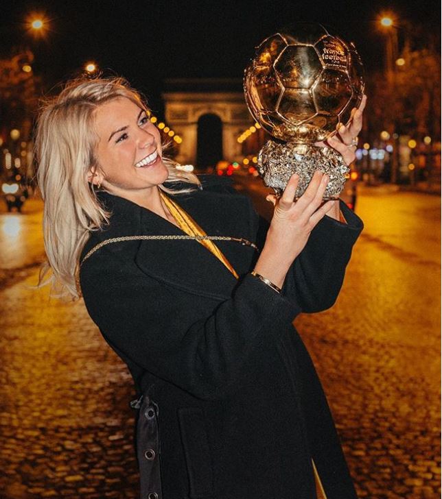 Se è normale chiedere questo alla calciatrice vincitrice del Pallone d’Oro