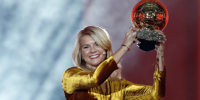 Se è normale chiedere questo alla calciatrice vincitrice del Pallone d’Oro