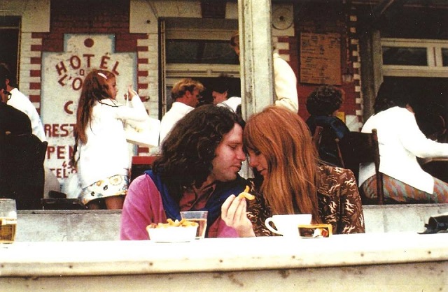 Pamela Courson, la più amata da Jim Morrison, che lo vide morire