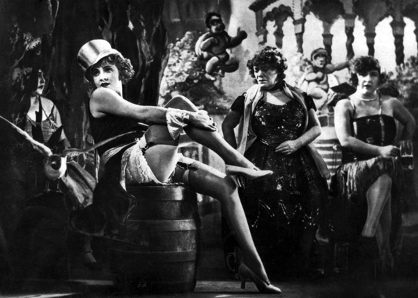 Marlene Dietrich e la storia del primo bacio lesbico del cinema