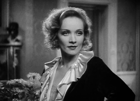 Marlene Dietrich e la storia del primo bacio lesbico del cinema