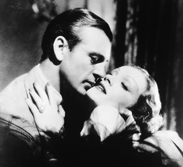 Marlene Dietrich e la storia del primo bacio lesbico del cinema