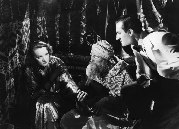 Marlene Dietrich e la storia del primo bacio lesbico del cinema