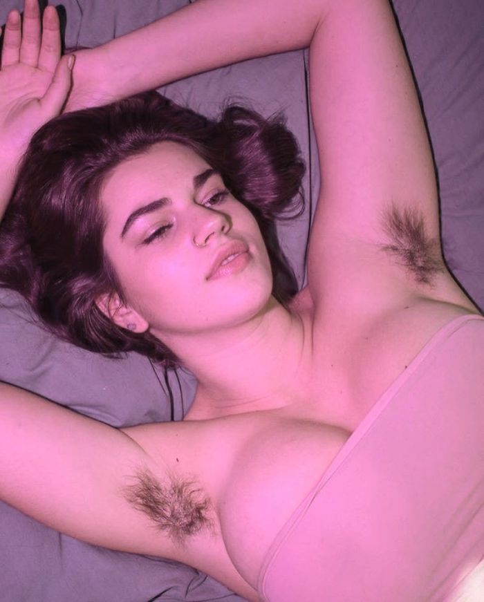È arrivato Januhairy: perché anche le donne che si depilano smettono di farlo