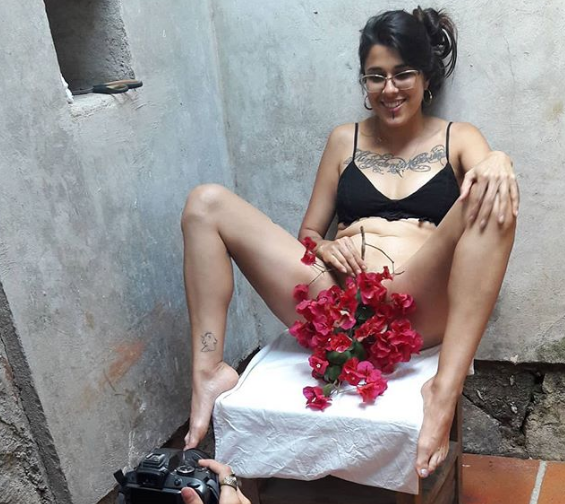 “Perché mi sono fatta scattare una foto dal mio ragazzo sul water mentre faccio pipì”