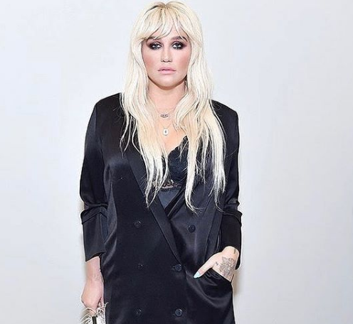 “Vergognatevi di voi stessi”: Lady Gaga in difesa di Kesha