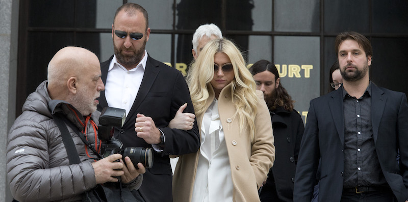 “Vergognatevi di voi stessi”: Lady Gaga in difesa di Kesha