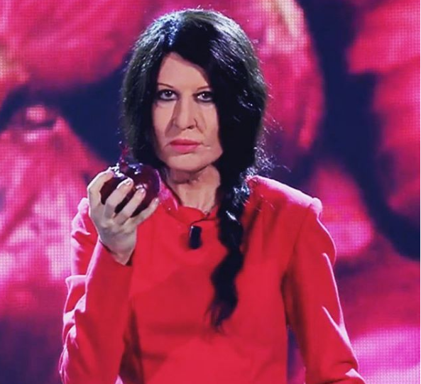Liberate Virginia Raffaele dal ruolo di Signorina Buonasera