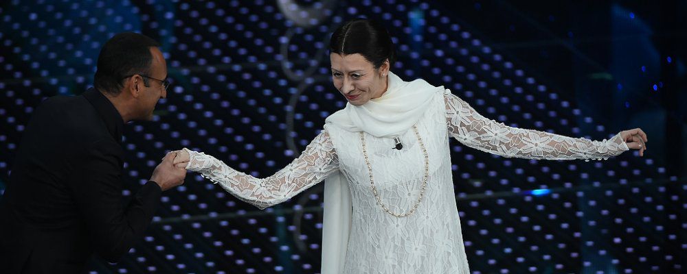 Liberate Virginia Raffaele dal ruolo di Signorina Buonasera