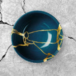 Kintsugi per imparare che è dalle crepe (e dalle ferite) che entra la luce