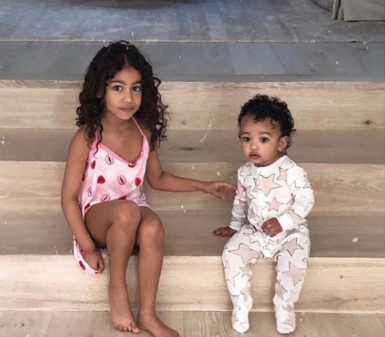 Se un bambino di 7 anni regala un gioiello Tiffany alla figlia di Kim Kardashian