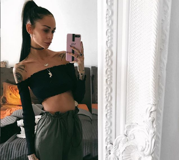 Il peso di essere influencer: la lotta contro l'anoressia di Valentina Dallari