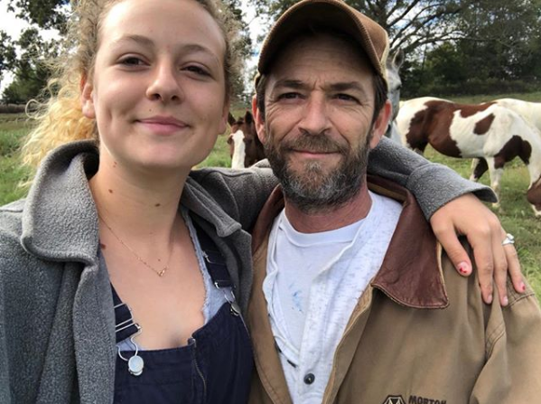 La risposta della figlia di Luke Perry a chi la insulta per come vive il suo lutto