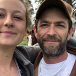La risposta della figlia di Luke Perry a chi la insulta per come vive il suo lutto