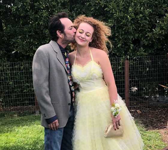 La risposta della figlia di Luke Perry a chi la insulta per come vive il suo lutto