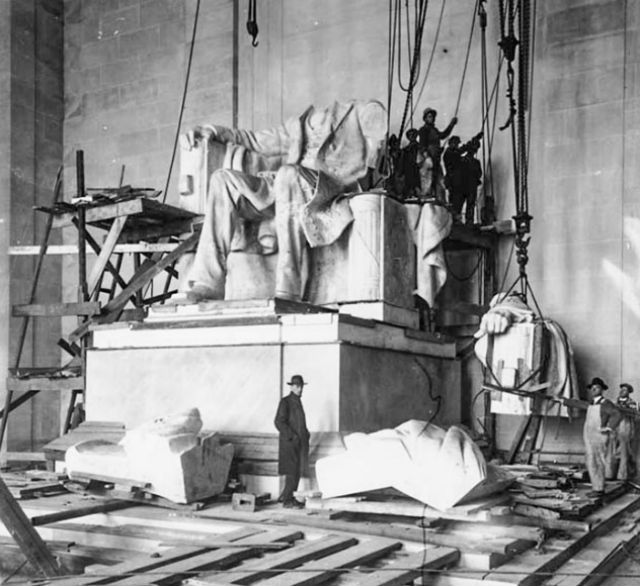 Come apparivano 20 famosi monumenti durante la loro costruzione