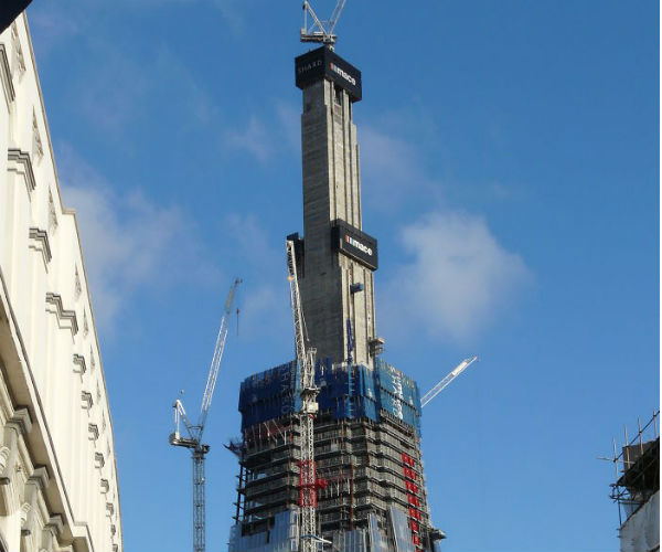 Come apparivano 20 famosi monumenti durante la loro costruzione